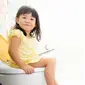 Perlu komitmen dan dedikasi yang tinggi supaya toilet training dapat berhasil dan pada akhirnya menjadi sebuah kebiasaan yang baik bagi anak-anak. (Foto: Babyologist)