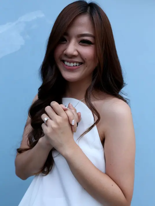 Pernikahan tentu membutuhkan banyak persiapan mulai dari lokasi, baju, dekorasi, undangan hingga segala pernik lainnya. Dengan kesibukannya keduanya Franda mengaku curi-curi waktu untuk persiapan pernikahan. (Andy Masela/Bintang.com)