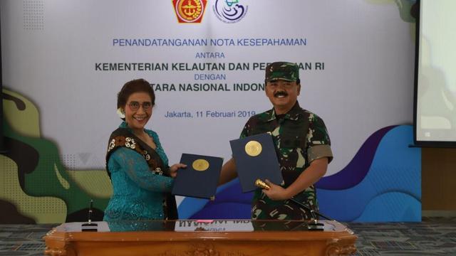 KKP dan TNI melakukan penandatanganan Nota Kesepahaman (MoU) tentang Penguatan Ketahanan Pangan dan Pengamanan Sektor Kelautan dan Perikanan. (Dok KKP)