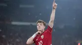 Ekspresi pemain Timnas Indonesia, Ole Lennard Romeny, setelah mencetak gol ke gawang China dalam laga Kualifikasi Piala Dunia 2026 zona Asia di Stadion Utama Gelora Bung Karno (SUGBK) Senayan, Jakarta, Kamis (5/6/2025). (Bola.com/Bagaskara Lazuardi)
