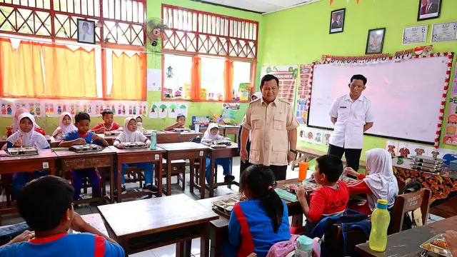 Presiden Prabowo meninjau pelaksanaan MBG