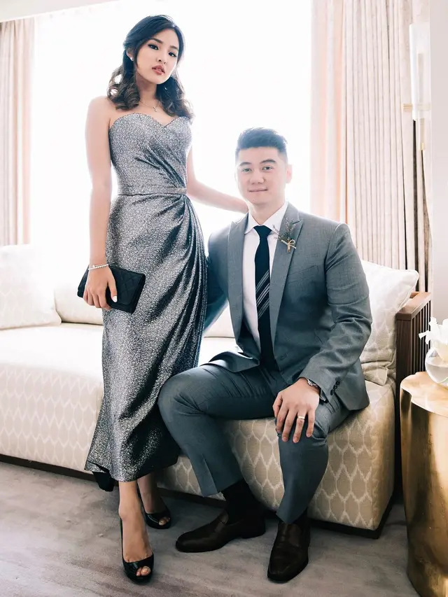 Jarang Tersorot, Ini 6 Potret Mesra Chef Arnold dan Istri
