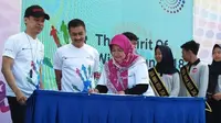 Kepala DP3A, Sri Satuti, menandatangani nota kesepahaman (MoU) dengan Direktur PT Unza Vitalis Cin Ju (kanan), Minggu (23/9/2018). (foto: Liputan6.com/suaramerdeka.com)