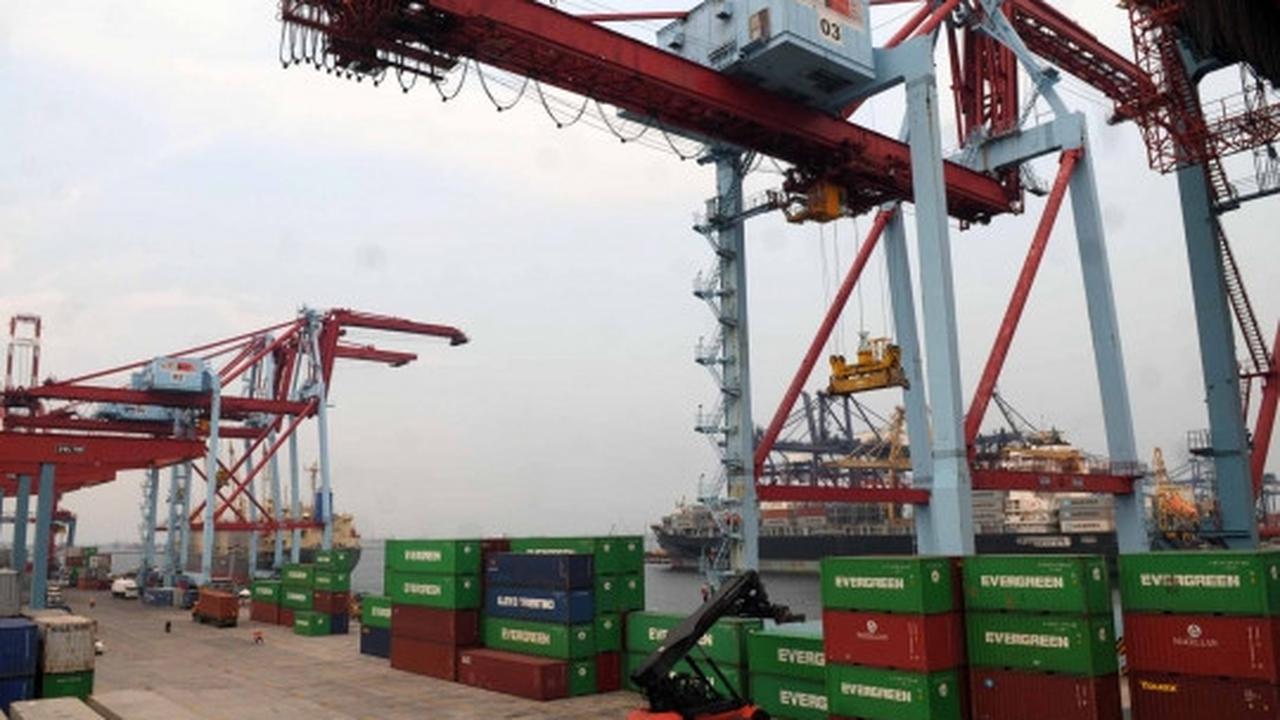 Memantau aktivitas dwelling time di Pelabuhan Tanjung Priok