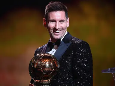 Memang ada benarnya istilah yang menyebut jika mempertahankan gelar itu lebih berat dibandingkan merebutnya. Istilah ini seakan berlaku bagi 5 pemain berikut yang gagal mempertahankan gelar Ballon d'Or, bahkan tak masuk nominasi usai tampil buruk di tahun atau musim berikutnya. Kelimanya mayoritas gagal akibat tak mampu mengimbangi raihan positif di level klub dengan saat membela timnas. Berikut daftar kelima pemain tersebut. (AFP/Franck Fife)