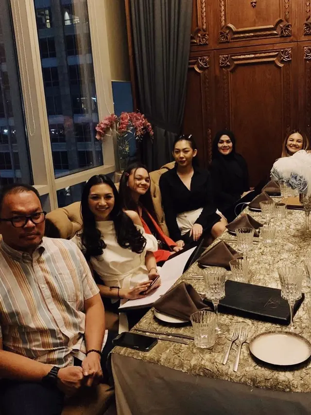 Jarang Terekspos, Ini 6 Momen Kebersamaan Shafa Harris dengan Ayahnya