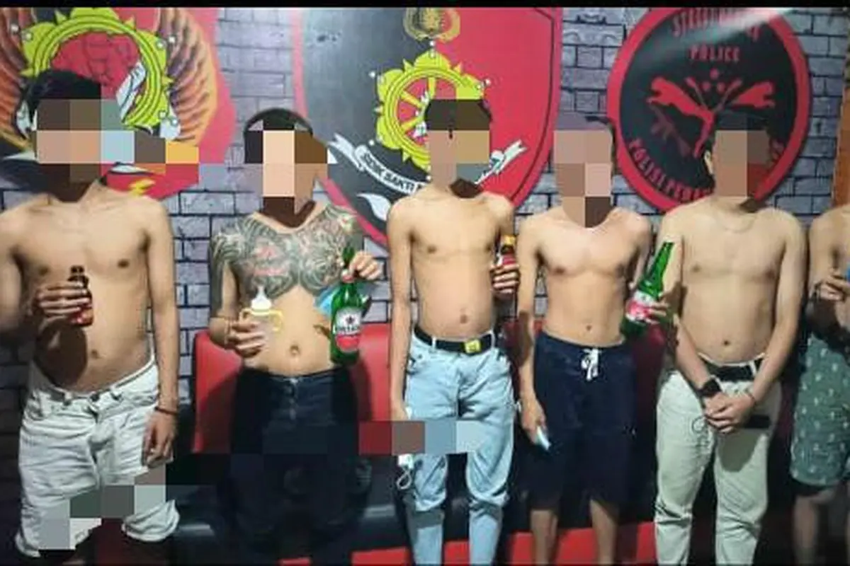 Enam pemuda asal Kota Gorontalo yang berhasil diamankan polisi (Arfandi Ibrahim/Liputan6.com)