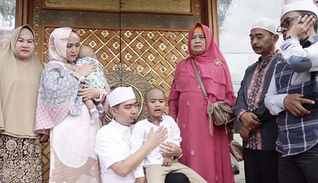 Ustaz Solmed dan April Jasmine