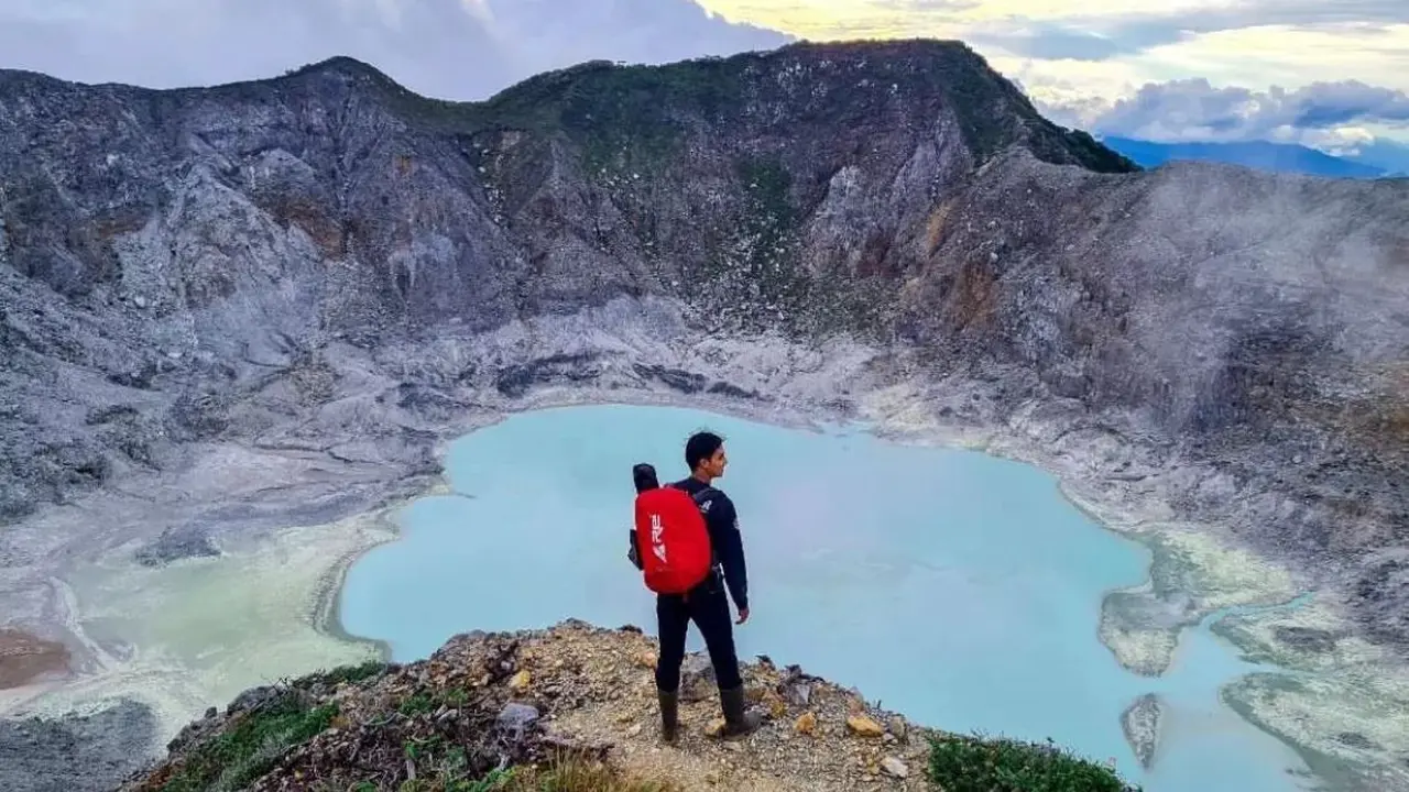 Gunung Sorik Marapi di Sumatera Utara memiliki pemandangan cantik di bagian puncak gunungnya
