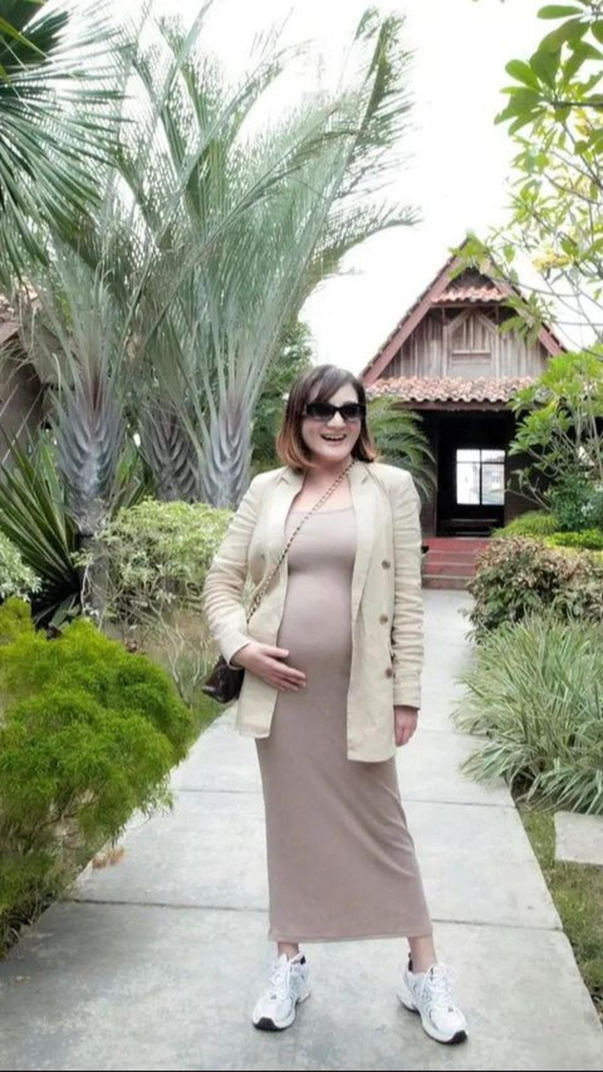 6. Selama fase kehamilan, berat badan Kiki Amalia diketahui naik sebanyak 20 Kg.