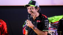 Mantan pembalap MotoGP, Valentino Rossi, pada peluncuran livery Pertamina Enduro VR46 Racing di MotoGP Indonesia 2025, Selasa (30/9/2025). (Bola.com/Bagaskara Lazuardi)