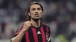 Paolo Maldini (AC Milan) - Maldini memulai kiprah sepak bola dari akademi AC Milan pada 1978-1985. Ia menghabiskan karier sepak bolanya bersama AC Milan dari periode 1984-2019. (AFP/Emilio Andreoli)