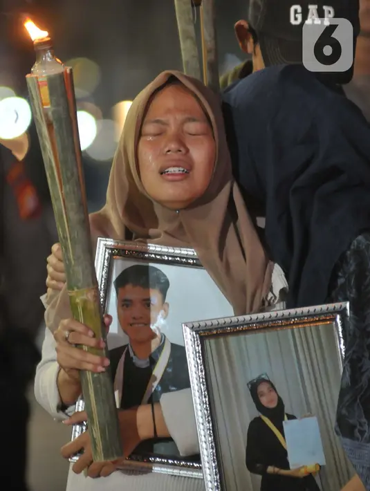 Aksi solidaritas antar pelajar ini diwarnai isak tangis dari para pelajar yang hadir. (merdeka.com/Imam Buhori)