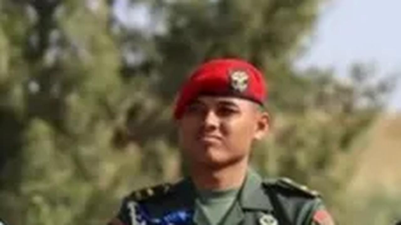 Perintah Panglima TNI dari Atas Kendaraan Tempur