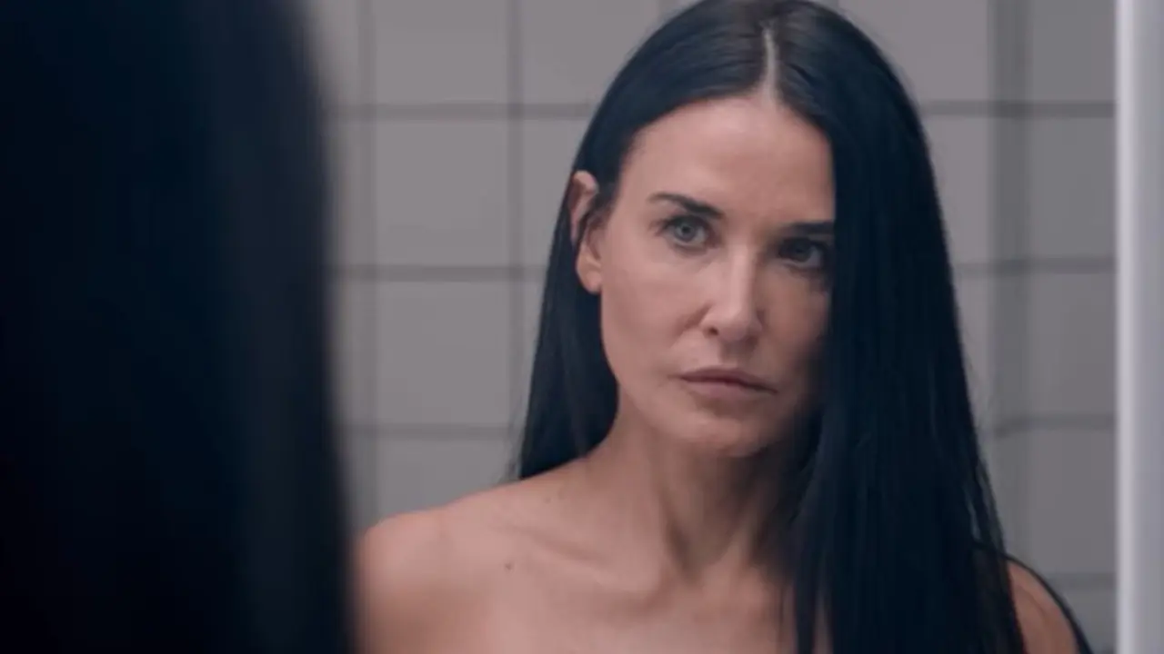 Demi Moore dalam film The Substance (YouTube)
