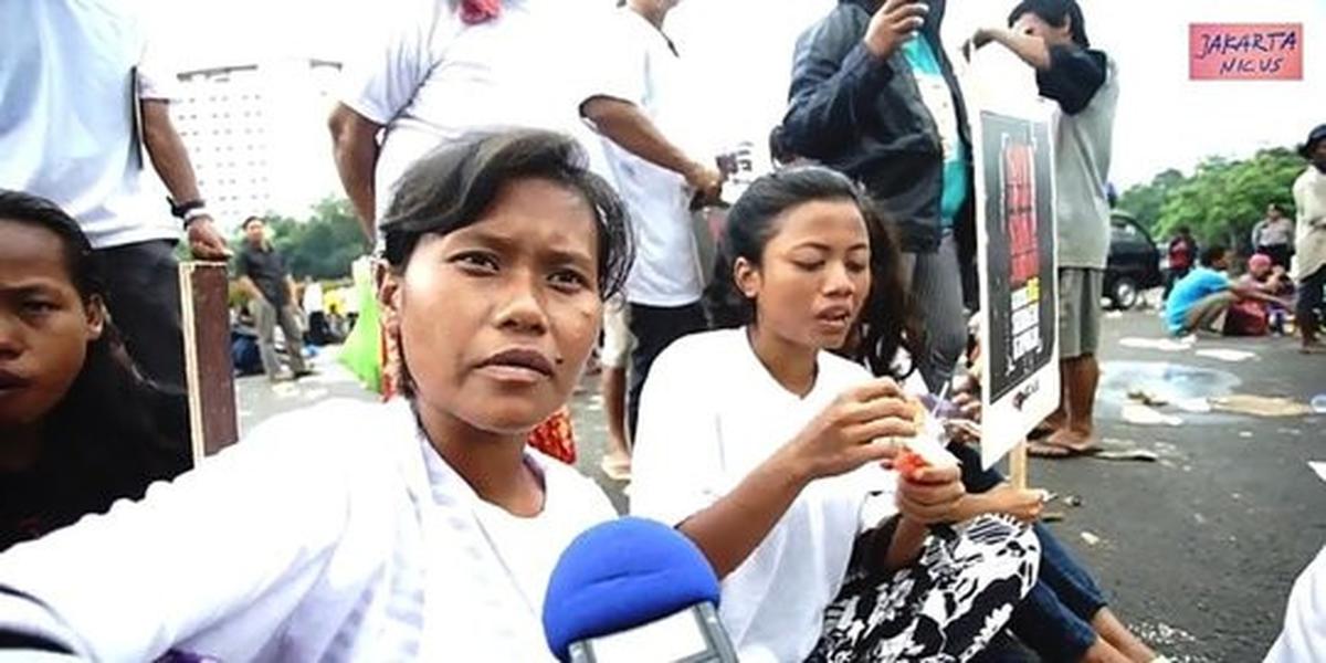 Tak tahu tujuan, Lastri tiba-tiba diajak demo di Bandara
