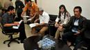 Di kantor DKPP, Helmalia mengungkapkan perolehan suaranya yang di rekap di KPU Kota Batam menyusut setelah masuk di KPU Provinsi, Selasa (13/5/14). (Liputan6.com/Johan Tallo)