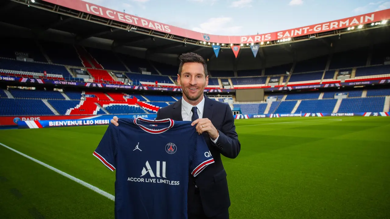 Resmi Gabung ke PSG, Jersey Lionel Messi Ludes Terjual dalam 20 Menit