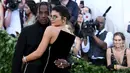 Travis Scott merasa bangga atas kesuksesan yang diraih Kylie Jenner dengan bisnis makeupnya. (NOAM GALAI / GETTY IMAGES NORTH AMERICA / AFP)