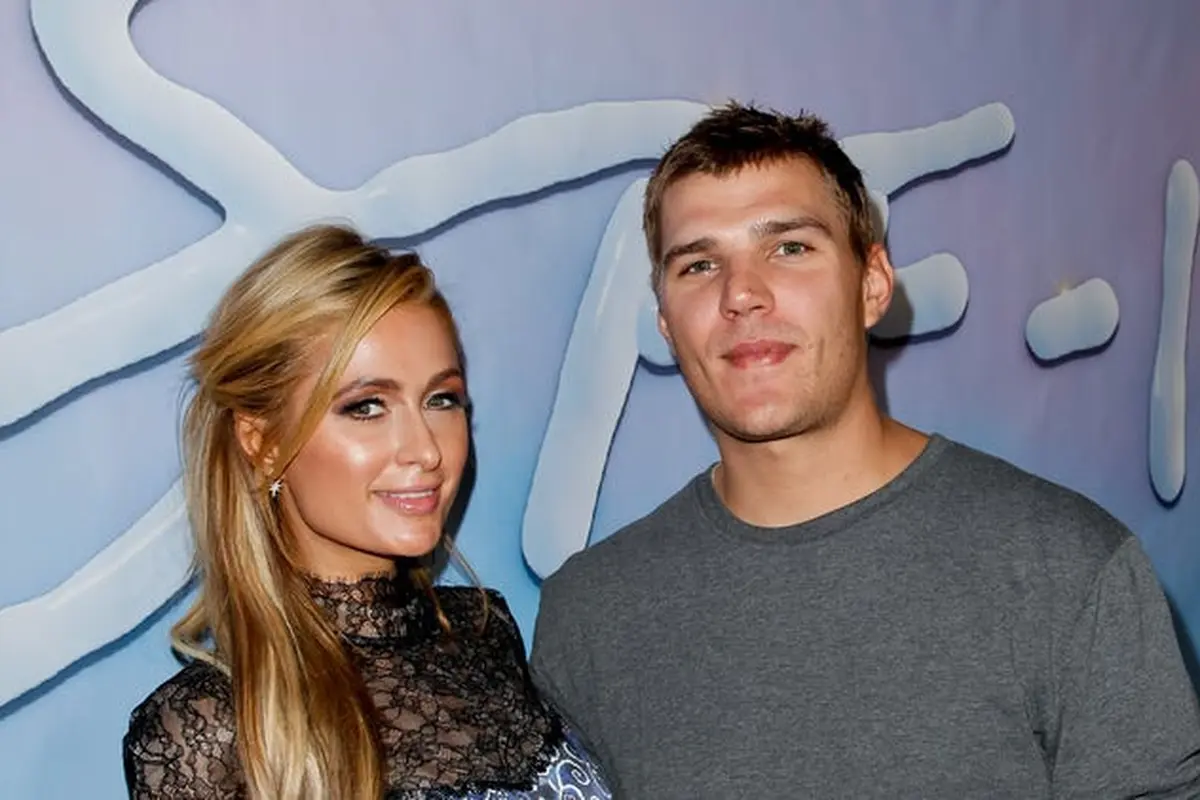 [BIntang] Paris Hilton - Chris Zylka
