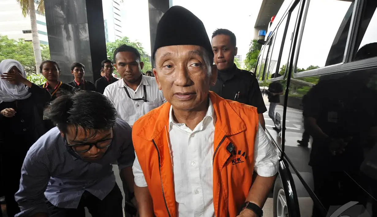 Fuad Amin Imron menjadi Tersangka dugaan korupsi suap gas alam cair Bangkalan,  Jakarta, Kamis (18/12/2014). (Liputan6.com/Miftahul Hayat)