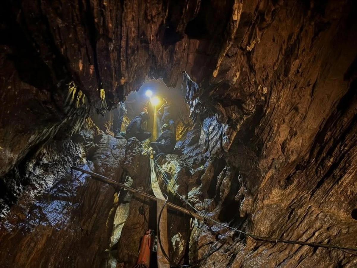 FOTO: Bertahan 10 Hari di Gua Terendam,  Empat Pria Laos Berhasil Dievakuasi