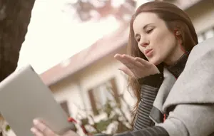 Cara Mengobati Rasa Kangen LDR agar Hati Tenang dan Hubungan Tetap Erat
