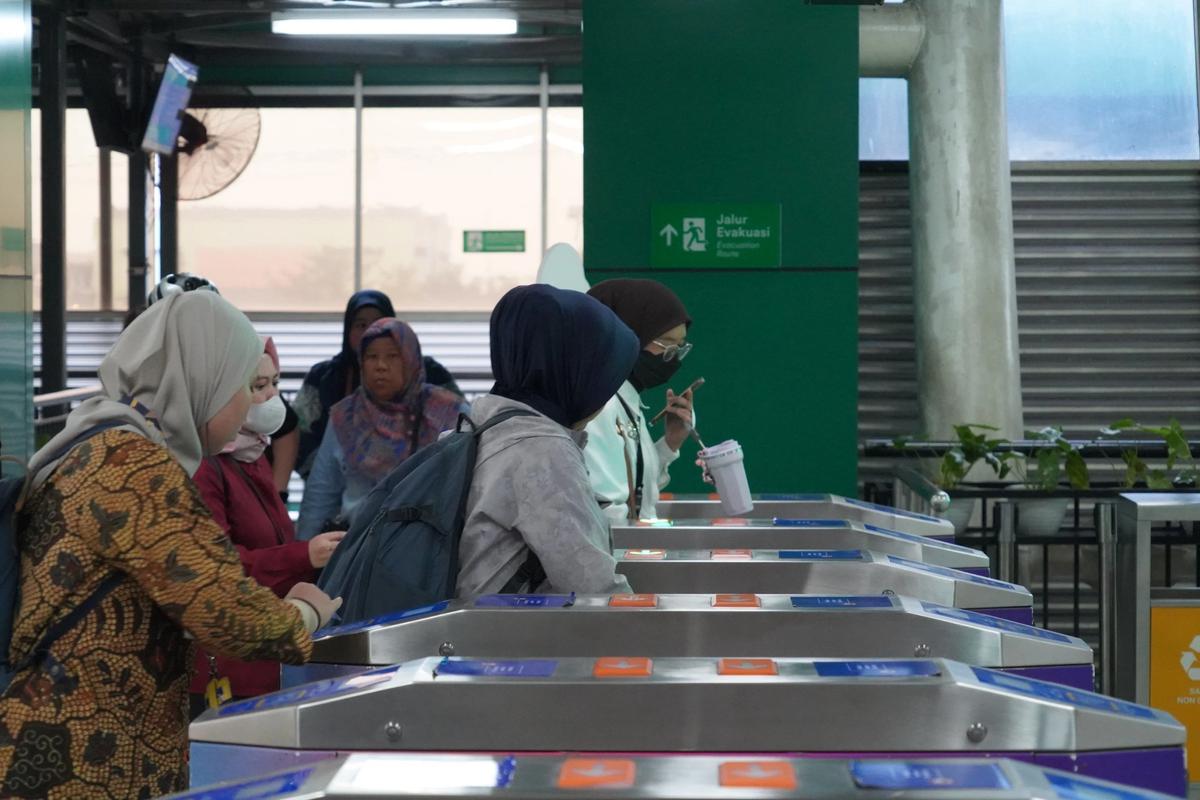 FOTO: Pengguna LRT Jabodebek Tembus 195 Ribu Saat Libur Panjang