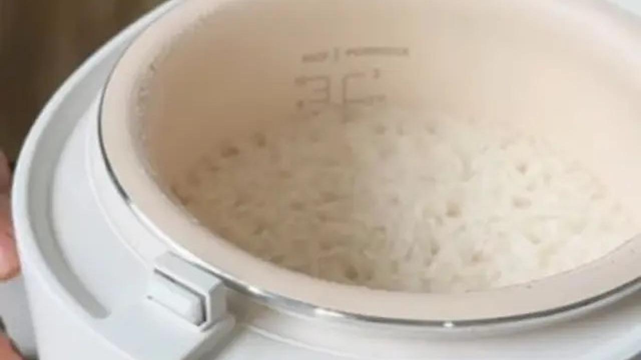 Cara Masak Lontong yang Padat dan Kenyal Pakai Rice Cooker