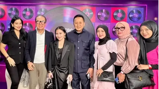 Titi Kamal Nonton Konser Mariah Carey. [@titi_kamall]