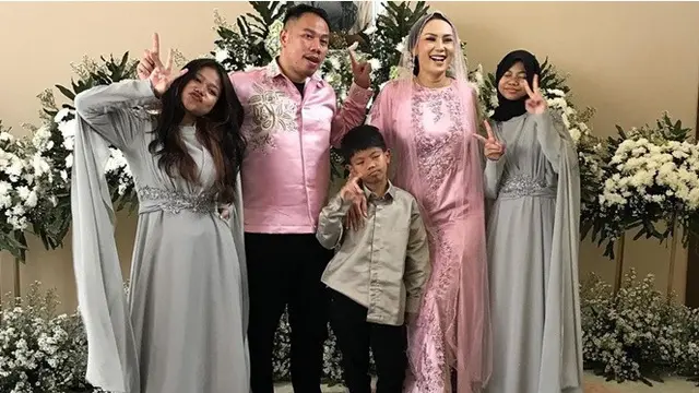 Segera Menikah, Ini 6 Momen Pengajian Vicky Prasetyo dan Kalina Ocktaranny