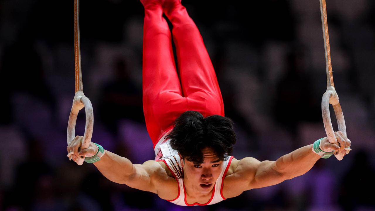 FOTO: Aksi Daiki Hashimoto Cetak Hattrick Emas di Kejuaraan Dunia Gimnastik Jakarta