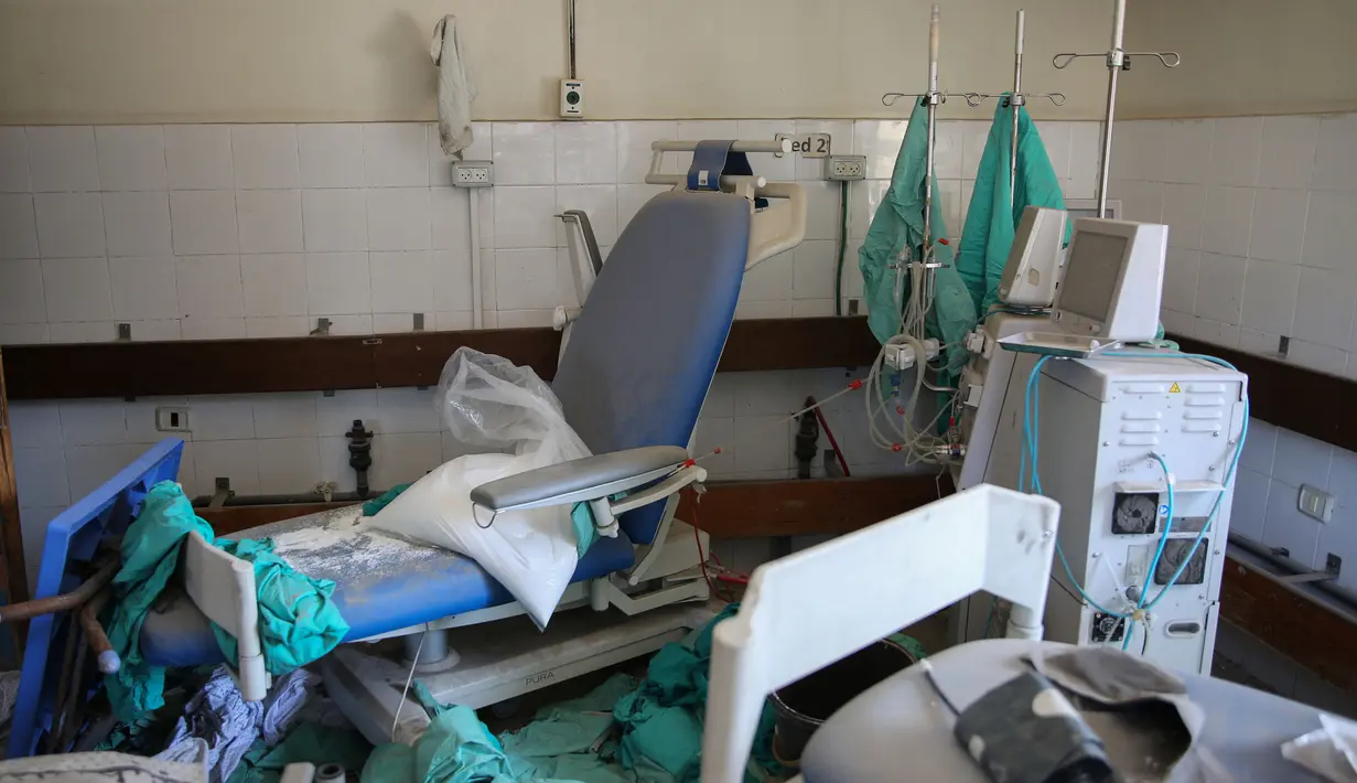 Sejumlah media di Gaza mengatakan, keberadaan pasukan Israel di sekitar Al-Shifa telah memakan korban 400 jiwa warga Palestina termasuk seorang dokter perempuan dan putranya yang juga seorang dokter. (Foto: AFP)