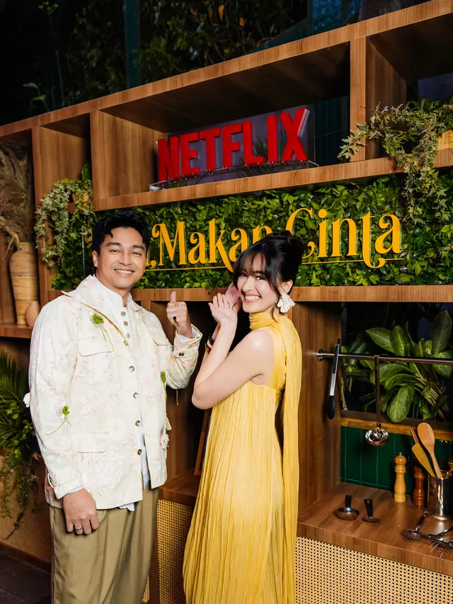 Mawar de Jongh dan Deva Mahenra dalam konferensi pers Luka, Makan, Cinta. (dok Netflix)
