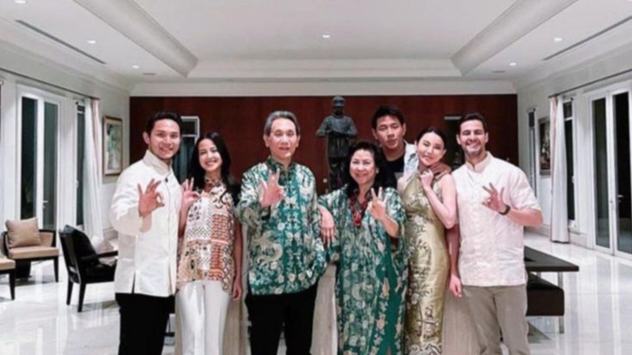 Bahagia, Bos Jalan Tol Jusuf Hamka diberi Hadiah Oleh Allah Seorang Cucu yang Lucu