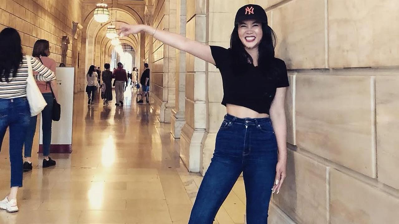 6 Mix and Match Jeans ala Dearly Djoshua, Teman Kondangan Ari Lasso di Resepsi Luna Maya