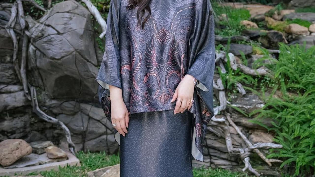 Raffi dan Nagita Pamer Foto Keluarga Pakai Batik, Netizen Malah Salfok ke Editannya