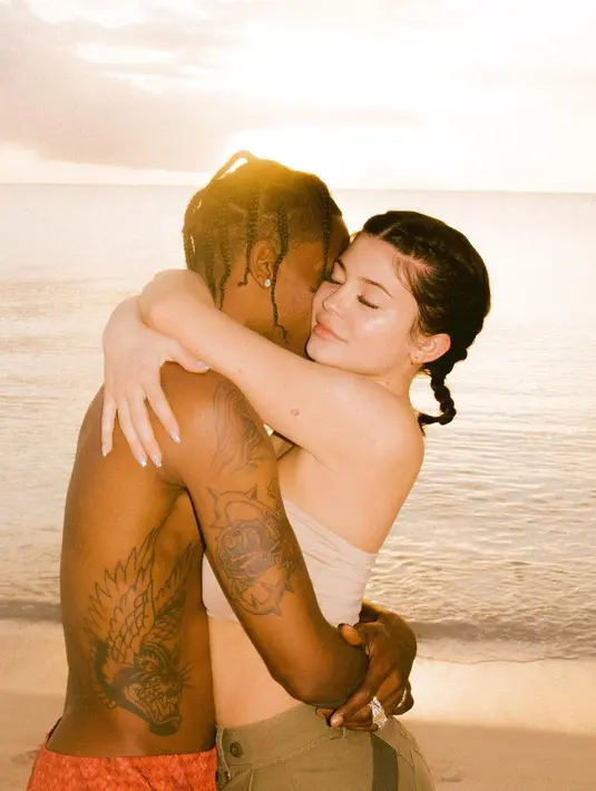 Dilansir dari HollywooLife, Travis Scott ingin memberikan hadiah spesial nan romantis untuk Kylie Jenner. (instagram/kyliejenner)