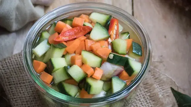 Cara Cepat Bikin Acar Timun Wortel Tanpa Perlu Rebus Bumbu, Simak Tips Ini!