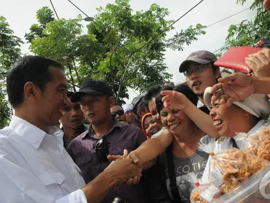 Capres PDIP Joko Widodo kunjungi Manado untuk bersosialisasi, Sabtu (9/4/2014) (Liputan6.com/Herman Zakharia).