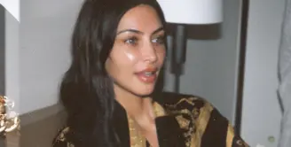 Kim Kardashian memang percaya diri dengan tubuhnya. Ia pun kerap mengunggah foto tanpa makeup. (instagram/kimkardashian)