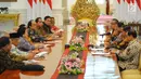 Suasana pertemuan Presiden Joko Widodo dengan Dewan Pengarah Badan Pembinaan Ideologi Pancasila (BPIP) di Istana Merdeka, Jakarta, Kamis (9/5/2019). Megawati Soekarnoputri yang mewakili Dewan Pengarah BPIP melaporkan hasil kerja lembaganya secara berkala kepada Jokowi. (Liputan6.com/Angga Yuniar)