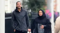 Menikahi miliarder asal Qatar, Wissam Al Mana, Janet Jackson digosipkan kini memeluk Islam dan mengenakan hijab.