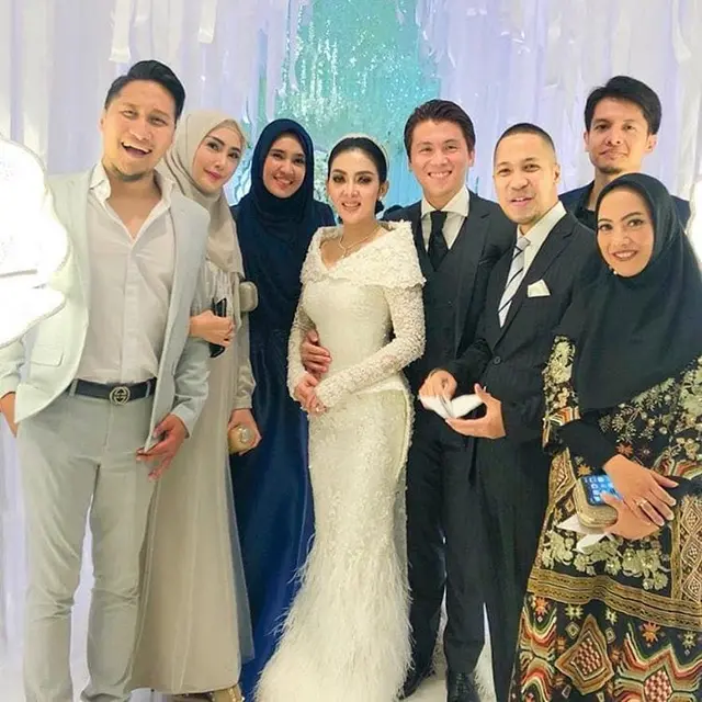 Momen resepsi pernikahan Syahrini dan Reino Barack