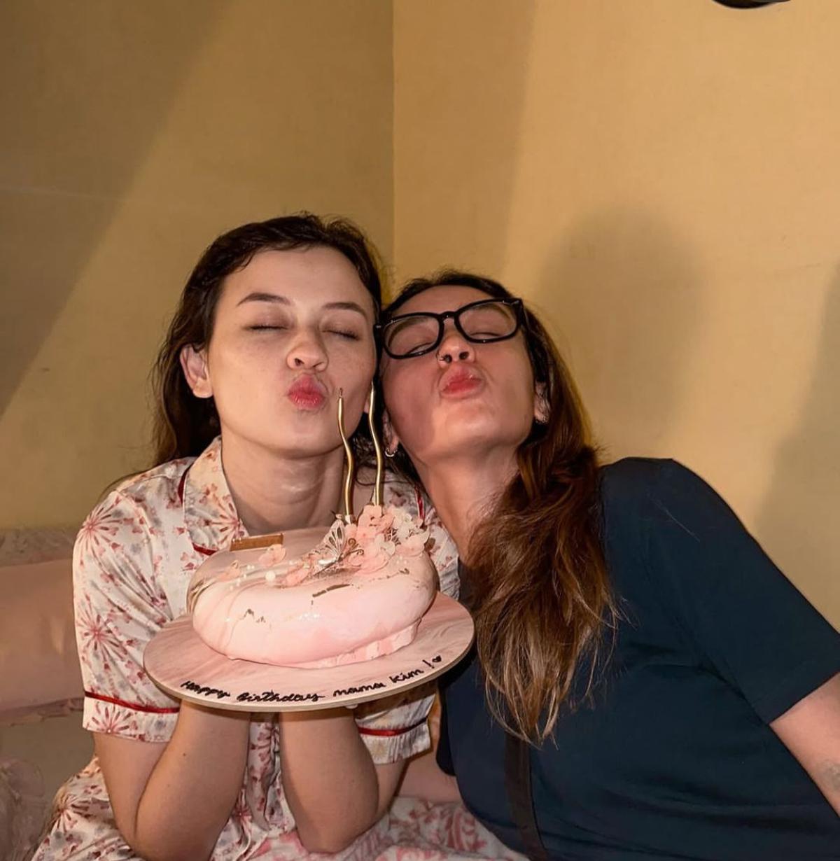 7 Potret Kimberly dan Natasha Ryder, Sibling Goals yang Selalu Tampil Stylish di Setiap Momen