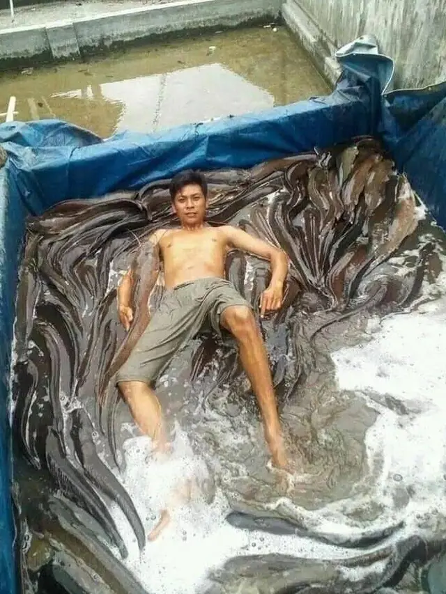 6 Tingkah Santai Orang saat Nikmati Ngabuburit Ini Bikin Ngakak