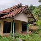 Beberapa warga Dusun Tarikolot Majalengka memilih bertahan demi tetap bisa menghidupi kebutuhan hidup mereka. Foto (Liputan6.com / Panji Prayitno)