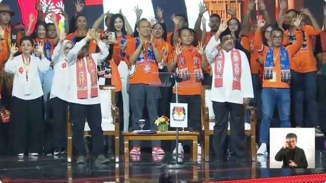 Pasangan calon gubernur dan calon wakil gubernur nomor 3 Pramono Anung-Rano Karno saat debat kedua Pilgub Jakarta 2024.