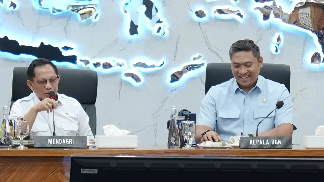Mendagri Tito Karnavian bersama Kepala BGN Sudaryono di Kantor Kemendagri, Jakarta.