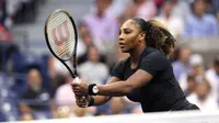 Serena Williams mengenakan rok tutu dalam pertandingan tenis US Open 2020 berpasangan dengan sang adik Venus Willliams, Kamis, 1 September 2022, waktu setempat. (dok. JAMIE SQUIRE / GETTY IMAGES NORTH AMERICA / Getty Images via AFP)